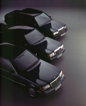 Mercedes-Benz Baureihen Gruppenfoto Pkw, 1991. S-Klasse-Limousine der Baureihe 140, Limousine der Baureihe 124 und die Kompaktklasse-Limousine der Baureihe 201.