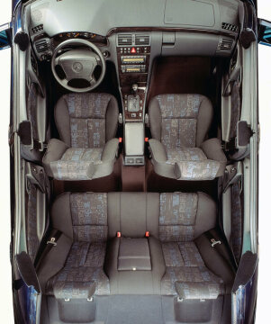 Mercedes-Benz E-Klasse-Limousine, Baureihe 210