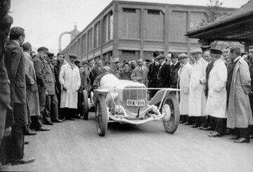Indianapolis-Rennen, 1923. Abfahrt der Rennwagen vom Werk Untertürkheim, 1923. Mercedes 2-Liter 4-Zylinder mit Kompressor.