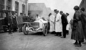 Indianapolis-Rennen, 1923. Abfahrt der Rennwagen vom Werk Untertürkheim, 1923. Mercedes 2-Liter 4-Zylinder mit Kompressor.