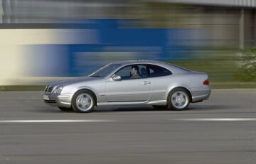Mercedes-Benz CLK "Master Edition"
The special edition model will be released in May 2001 on the occasion of the title win in the 'German Touring Car Masters' in 2000 by Bernd Schneider. It is based on the "Avantgarde" line and also offers a range of high-quality equipment details.