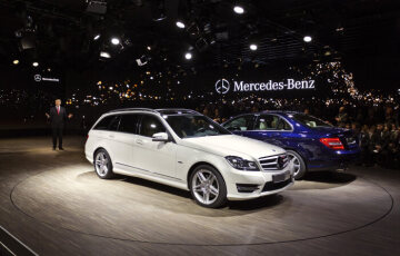 Mercedes-Benz New Year´s Reception 2011 on the eve of the NAIAS in Detroit. Dr. Thomas Weber, member of the Daimler AG Executive Board responsible for corporate research and development at Mercedes-Benz Cars with the new generation C-Class on the eve of the show at the Mercedes-Benz New Year´s Reception 2011.