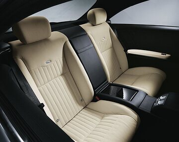 Mercedes-Benz CL-Class: The designo programme from Mercedes-Benz offers even more options for customising the interior. There are numerous colour variations and trim materials to choose from.