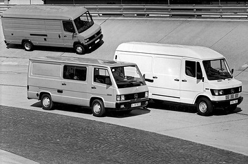 Mercedes-Benz Transporter MB 100 D, T1, T2: Mit drei Modellreihen verfügt Daimler-Benz über das breiteste und vielseitigste Transporterangebot am Markt. Es sind echte Nutzfahrzeuge, die durch eine Vielzahl von Aufbauvarianten, Motor- und Getriebekombinationen und Sonderausstattungen spezialisiert für ihren künftigen Einsatzzweck gebaut werden. 