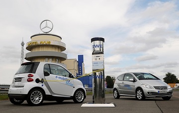 Electric drive vehicles of Mercedes-Benz and smart in the project "e-mobility Berlin"