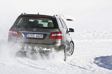 Mercedes-Benz E 350 4MATIC Estate, 212 series, 2009 version, AVANTGARDE equipment line, indium grey metallic, winter tour on the Timmelsjoch Pass.