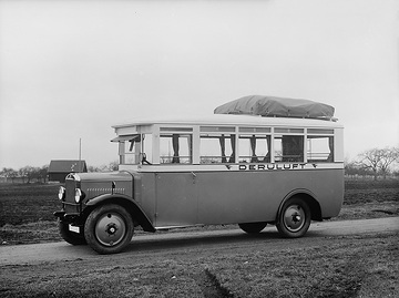 Mercedes-Benz N 1, Überlandomnibus der Deruluft mit M 16-Benzinmotor, Holzaufbau Werk Gaggenau