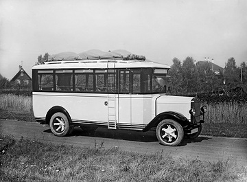 Mercedes-Benz N 1, Überlandomnibus mit M 16-Benzinmotor, Holzaufbau Werk Sindelfingen, erste Omnibuskarosserie des Werkes Sindelfingen