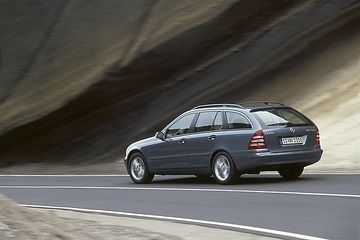 Mercedes-Benz C-Klasse T-Modell C 200 Kompressor Classic auf Teneriffa; Fahraufnahme