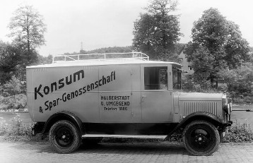 Mercedes-Benz L 1, Kastenwagen der Konsum & Spar-Genossenschaft Halberstadt mit M 16-Benzinmotor, 1,5 to Nutzlast