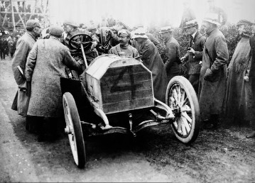 IV. Gordon-Bennett-Rennen in Irland, 02.07.1903. Camille Jenatzy (Startnummer 4) siegte mit einem 60 PS Mercedes-Simplex-Rennwagen.