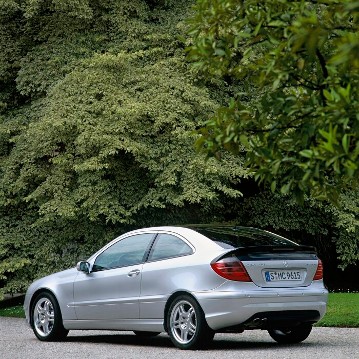Mercedes-Benz C 30 CDI AMG Sports Coupé, model series 203, 2003 - 2004, in-line five-cylinder OM 612 diesel engine with common rail direct injection, 2950 cc, 170 kW/231 hp, AMG SPEEDSHIFT five-speed automatic transmission. AMG 5-twin-spoke light-alloy wheels, painted in sterling silver, panoramic sliding sunroof (special equipment).High rear end with integrated spoiler and dark-coloured, transparent trim between the rear lights.