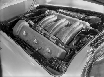 The first series-produced passenger car four-stroke engine with direct petrol injection was the six-cylinder M 198 in the Mercedes-Benz 300 SL, 1954.