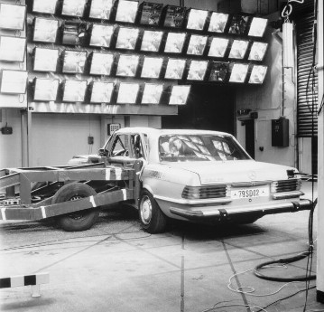 Mercedes-Benz 280 SE
saloon, 116 series
side crash
1979