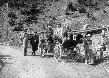 Daimler Victoria 7.5 hp with a 2.2 litre two-cylinder engine with which Wilhelm Bauer won the first Austrian Alpine race, which was held in South Tyrol from 27 - 29 August 1898.