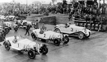 Beim Eröffnungsrennen auf dem Nürburgring am 19. Juni 1927 war neben den Mercedes-Benz Werkswagen vom Typ S auch ein Mercedes-Benz Typ K zu sehen.
Der Typ K mit der Startnummer 3 belegte den dritten Platz und wurde von dem Privatfahrer Rittmeister von Mosch gefahren.