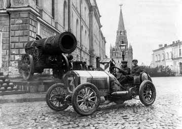 St. Petersburg - Moskau, 01.06.1908. Victor Héméry (Startnummer 3) mit einem Benz 120 PS Grand-Prix-Rennwagen in Moskau. Héméry gewinnt in der Gesamtwertung, Beste Zeit, Streckenrekord.