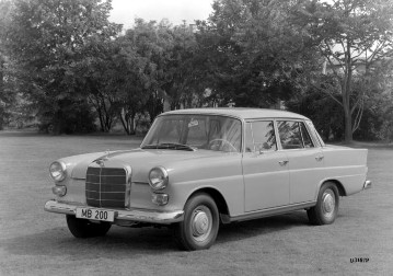 "Heckflossen-Mercedes" Typ 200 der Baureihe W 110, 1965