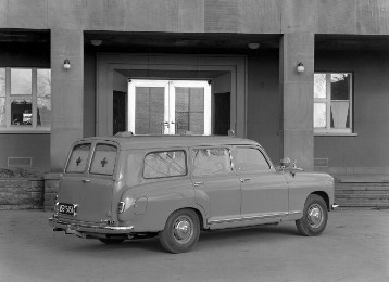 Mercedes-Benz 180 / 180 D
"Ponton-Mercedes" Krankenwagen
Aufbau: Binz, 1955