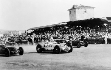 Start zur Coppa Ciano bei Livorno, 7. August 1938. Hermann Lang gewann das Rennen mit seinem Mercedes-Benz W 154.