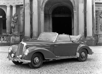 Mercedes-Benz Typ 220 Cabriolet A, 1951-1953 (Ausführung mit gerader Frontscheibe).