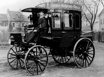 Benz “Patent Motor Car” omnibus with room for eight people. Its one-cylinder-four-stroke engine generates a power output of 5 hp/3.7 kW at 600 rpm. Weighing 1,200 kg, the bus reaches a speed of 20 km/h (12.4 mph). On 12th March 1895 it is delivered to the "Netphener-Omnibus-Gesellschaft" (Netphener omnibus company). Only a few days later, on 18th March 1895, the era of motorised omnibus transport begins on the world's first route between the German cities Siegen, Netphen und Deuz. Furthermore, the motor omnibus is used as a shuttle for hotel guests.