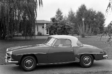 Mercedes-Benz Typ 190 SL Roadster mit Coupédach aus dem Jahre 1959 (vergrößertes Heckfenster)