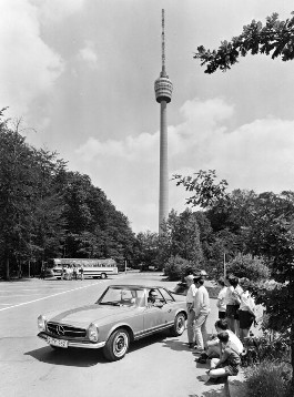Mercedes-Benz 230 SL
am Fernsehturm Stuttgart
1963 - 1967