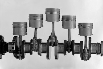 Crankshaft with 5-cylinder in a row from the Mercedes-Benz 240 D 3.0 liters
Class W 114, W 115, from 1974, class W 114/W 115