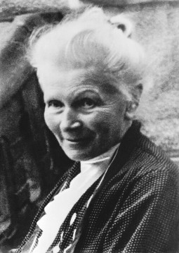 Bertha Benz shortly after her 95th birthday in 1944.