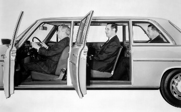 For chauffeur and seven passengers: The Mercedes-Benz 220 D long and 230 long models from December 1968 each had eight seats.