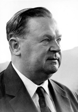 Chairman of the Board of Management Walter Hitzinger, a graduate engineer, 1961
