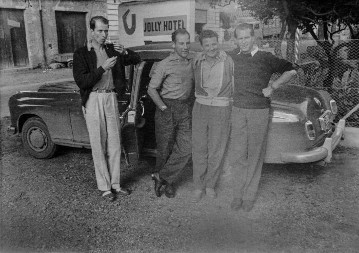 Targa Florio in Italien, 16. Oktober 1955. Rennfahrer von links: John Cooper Fitch, Stirling Moss, Hans Herrmann und Peter Collins.