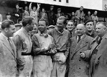 Großer Preis der Schweiz, 21. August 1938. Personen von links: Rudolf Uhlenhaut, Manfred von Brauchitsch, Rudolf Caracciola, 
John Richard Beattie Seaman, Direktor Max Sailer und Rennleiter Alfred Neubauer.