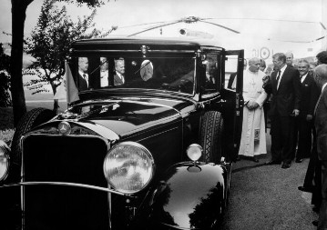 Mercedes-Benz Typ Nürburg 460, Pullman-Limousine von Papst Pius XI. aus dem Jahre 1930. Nach einer Restauration erhielt Papst Johannes Paul II. im September 1984 die Limousine  zurück.