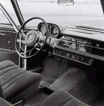 Mercedes-Benz 300 SEL W 109
control elements
1965