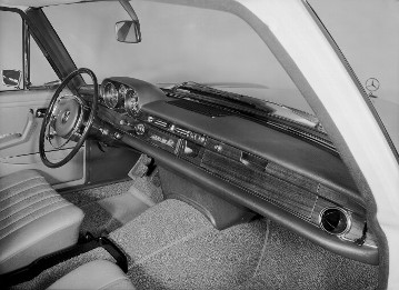 Mercedes-Benz 280 SE W 108
control elements
1967