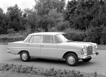 Mercedes-Benz  200 
"Heckflossen-Mercedes"  Baureihe W 110 aus dem Jahre 1965