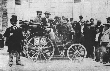 Erste Automobilwettfahrt der Welt, 22. Juli 1894. Fahrzeug von Alfred Vacheron bei der Zuverlässigkeitsfahrt zwischen Paris und Rouen. Vacheron erhält den geteilten 4. Preis des Wettbewerbs.