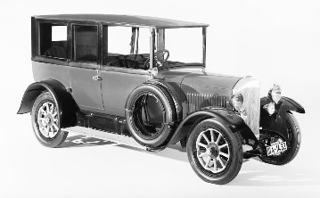 Benz 10/30 PS Limousine, 1923. 
Anfang der Zwanziger Jahre gehörte der Benz Typ 10/30 zu den modernen Gebrauchsfahrzeugen, die beim Käufer großen Anklang fanden. Aufgrund der robusten Bauart, der sprichwörtlichen Qualität und des überdurchschnittlichen Platzangebotes fand die Limousine auch häufige Verwendung als Taxameter.