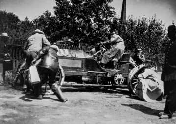 V. Gordon-Bennett-Rennen im Taunus, 17.06.1904. Hermann Braun (Startnummer 10) mit einem 90PS Mercedes-Rennwagen. Braun belegte den 5. Platz im Rennen.