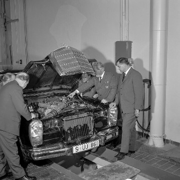 Mercedes-Benz Typ 600 Pullman-Landaulet, aus dem Jahr 1965. Einweisungskurs für Käufer und Chauffeure beim Kauf eines Großen Mercedes.