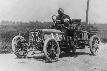 Paris-Madrid (in Bordeaux abgebrochen), 24.05.1903. Marius Barbarou (Startnummer 33) mit einem 60 PS Benz-Rennwagen auf der Fernfahrt zwischen Paris und Bordeaux.