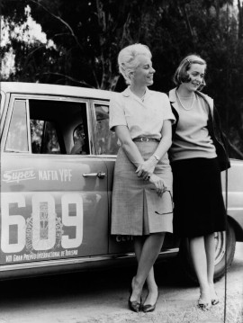 Großer Straßenpreis von Argentinien für Tourenwagen 1964. Ewy Baronin von Korff-Rosqvist und Eva-Maria Falk am Mercedes-Benz 300 SE mit Startnummer 609. In der Gesamtwertung belegte das Damenteam den 3. Platz.