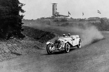 Großer Preis von Deutschland für Sportwagen auf dem Nürburgring, 17. Juli 1927. Christian Werner (Startnummer 7) mit einem Mercedes-Benz Typ S. Werner fährt die schnellste Runde und belegt im Ergebnis den zweiten Platz in der Klasse der Sportwagen über 3-Liter.