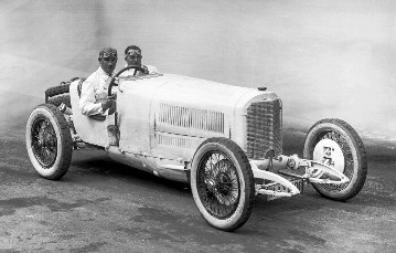 Mercedes 2,0-Liter-8-Zylinder Spezial-Bergrennwagen, 1925. Am Steuer Rennfahrer Otto Merz. (Auf diesem Wagen, belegt Merz den fünften Platz, in der Kategorie: Rennwagen bis 2-Liter, beim Internationalen Klausenpass-Bergrennen (für Rennwagen), am 23. August 1925).