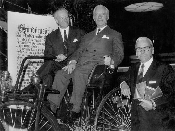 Mercedes receives annual award for safety in cars:
Dr. Hans Scherenberg (from the left), Prof. Fritz Nallinger and engineer Wilfert on the first Benz Patent Motor Car of 1885.