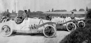 Großer Preis von Frankreich bei Lyon, 04.07.1914. Mercedes 115 PS Grand-Prix-Rennwagen. Mercedes-Mannschaft von links: Otto Salzer, Max Sailer, Christian Lautenschlager.