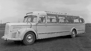 Mercedes-Benz O 6600 touring coach with glass-bordered roof, 1950 - 1955