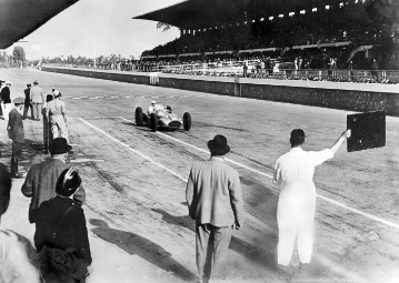 Großer Preis von Tripolis, 7. Mai 1939. Hermann Lang siegte mit dem Mercedes-Benz 1,5-Liter-Rennwagen W 165.